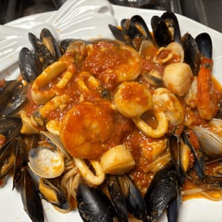 Linguine with Clam Sauce or Mussels